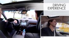 Standbild aus Case-Video: Teilnehmer beim Fahrertraining, Typo "Driving Experience"